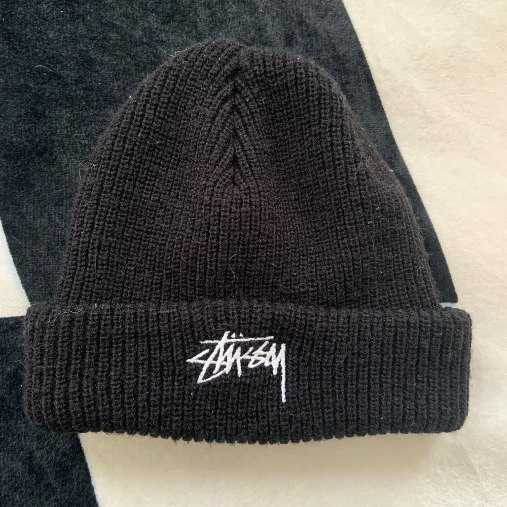 Black Stüssy knit beanie
